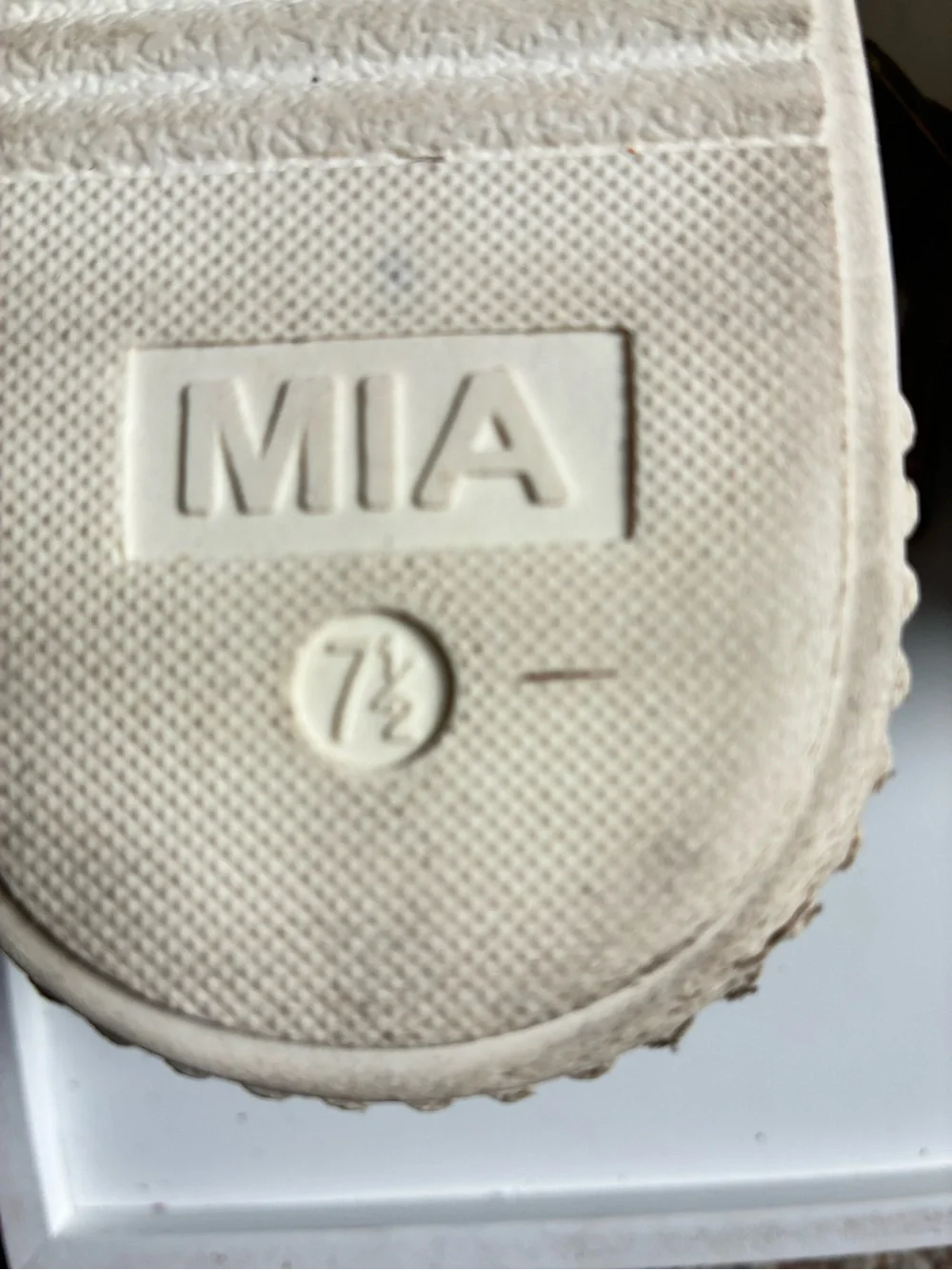 MIA simple leather